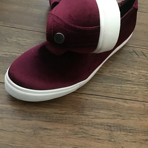 STEVE MADDEN KENZY 9M Burgundy Crushed Velvet Loafer/Sneaker/Slip-On NWOT*NICE* - Picture 4 of 5